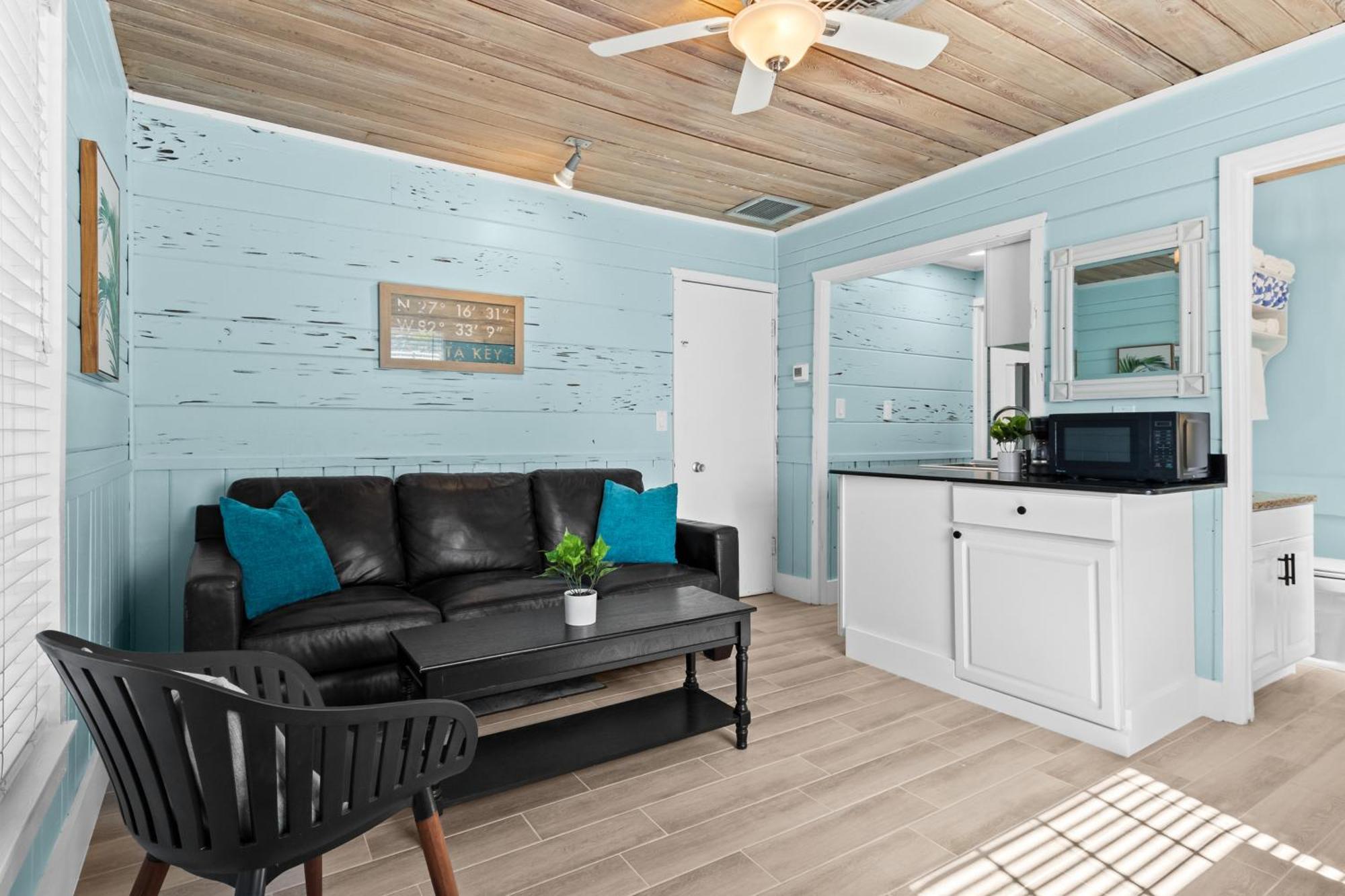Parrot Beach Cottages Siesta Key Room photo