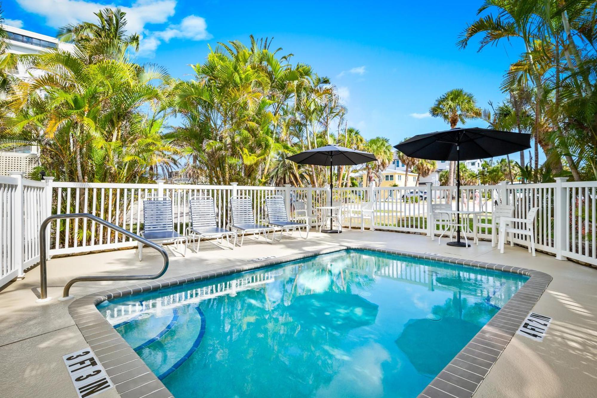 Parrot Beach Cottages Siesta Key Room photo