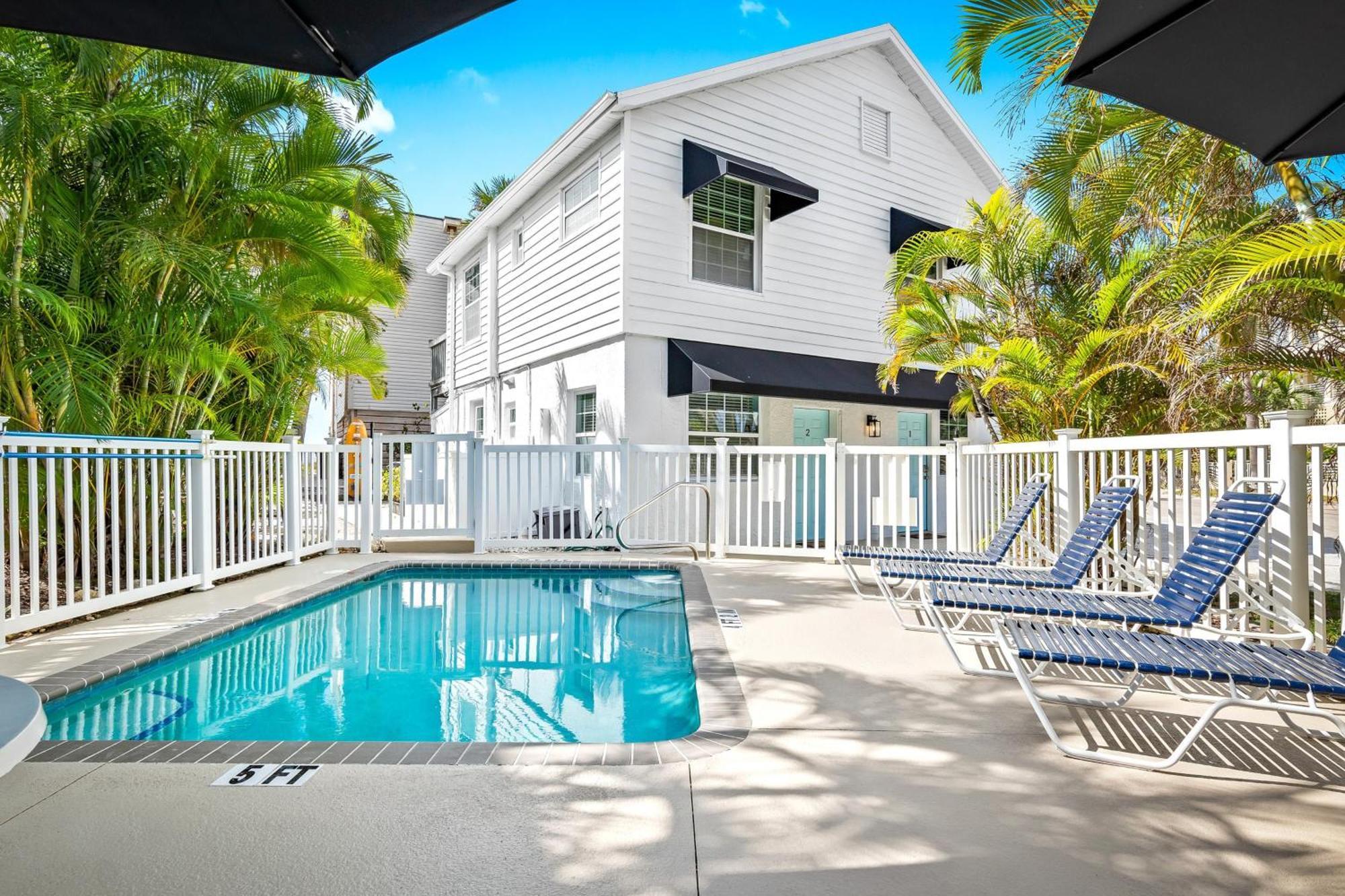 Parrot Beach Cottages Siesta Key Room photo